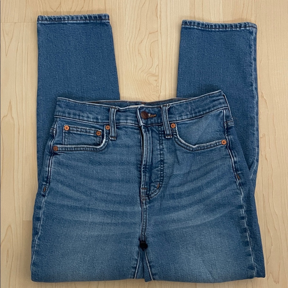 Madewell - High Waisted Denim Jeans w. Distressed Knees